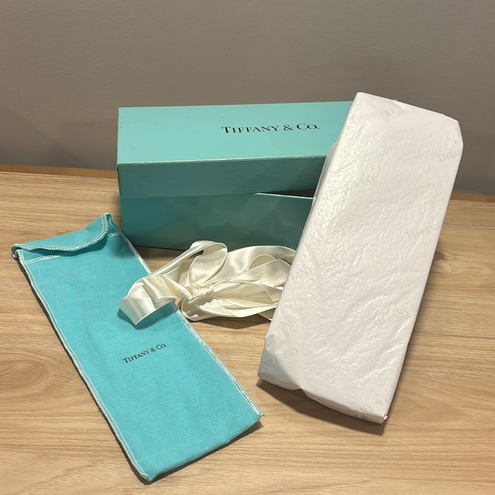 TIFFANY & CO. Authentic Box, paper, pouch and ribbon set